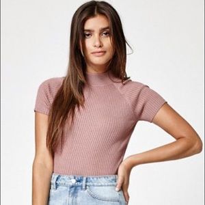 Kendall & Kylie dusty pink crop top